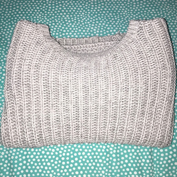 Gray and White Cableknit Cropped Sweater - Picture 3 of 3
